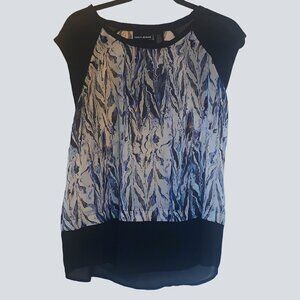 🎁3 for $30 DKNY sheer cap sleeve top w /geometric design - sz S
